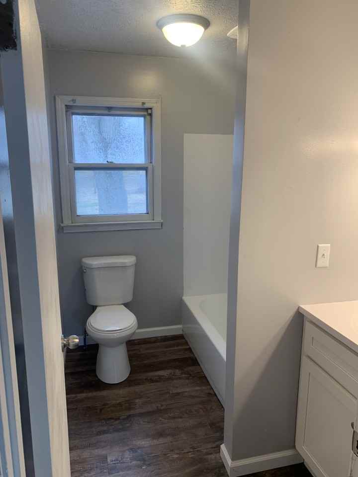 1152 Lakeview Dr #NA - Photo 3 of 6