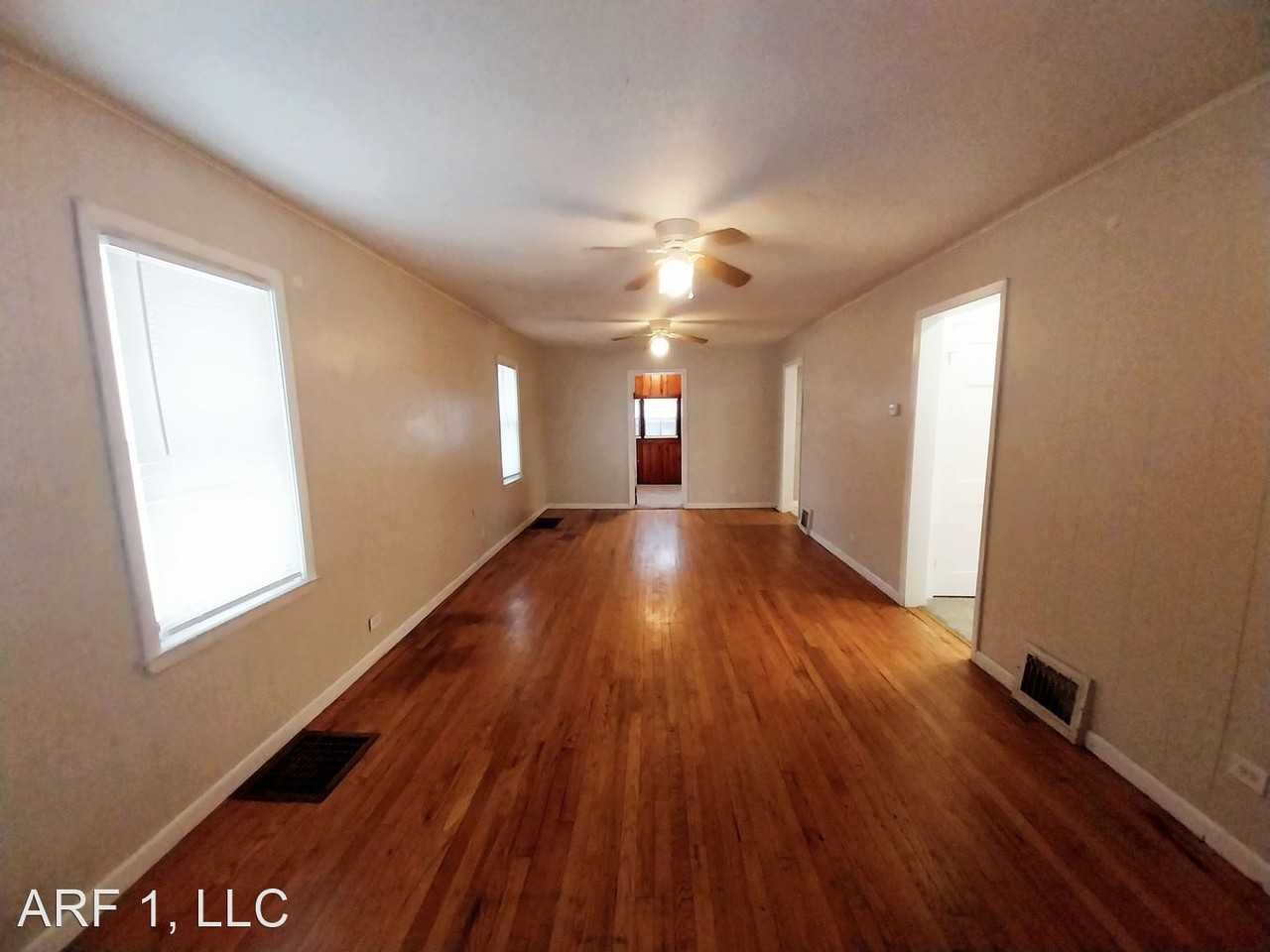 11123 E 10th St S - Photo 2 of 14