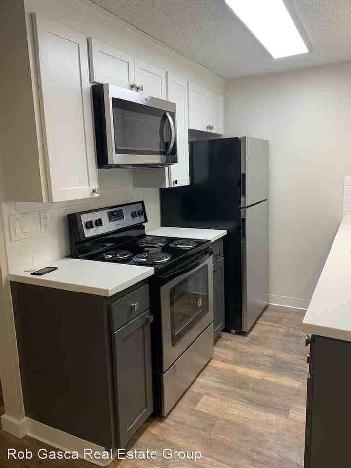 1525 NW 52nd St - Photo 3 of 17