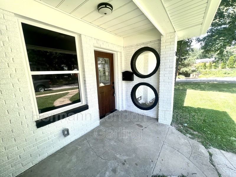 7738 Kenridge Ln - Photo 2 of 16