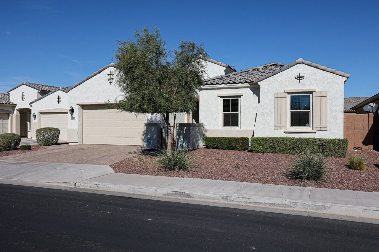 8544 W Midway Ave - Photo 2 of 37