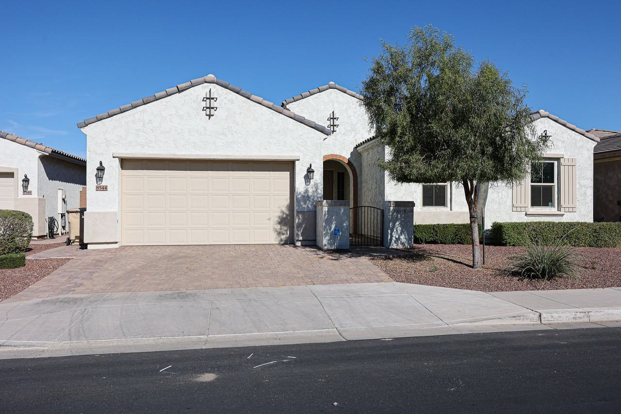 8544 W Midway Ave - Photo 3 of 37