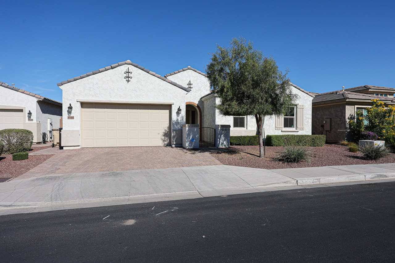 8544 W Midway Ave - Photo 4 of 37