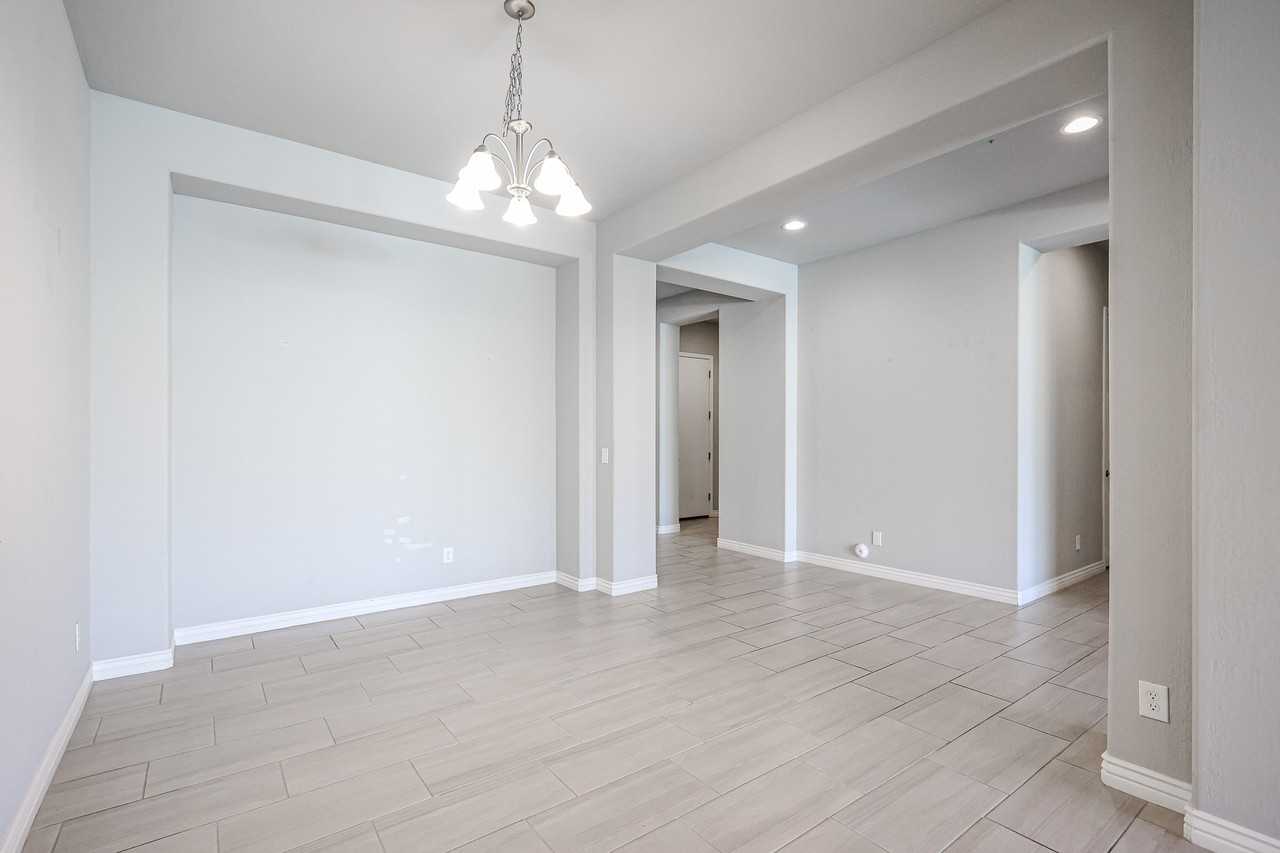 8544 W Midway Ave - Photo 7 of 37