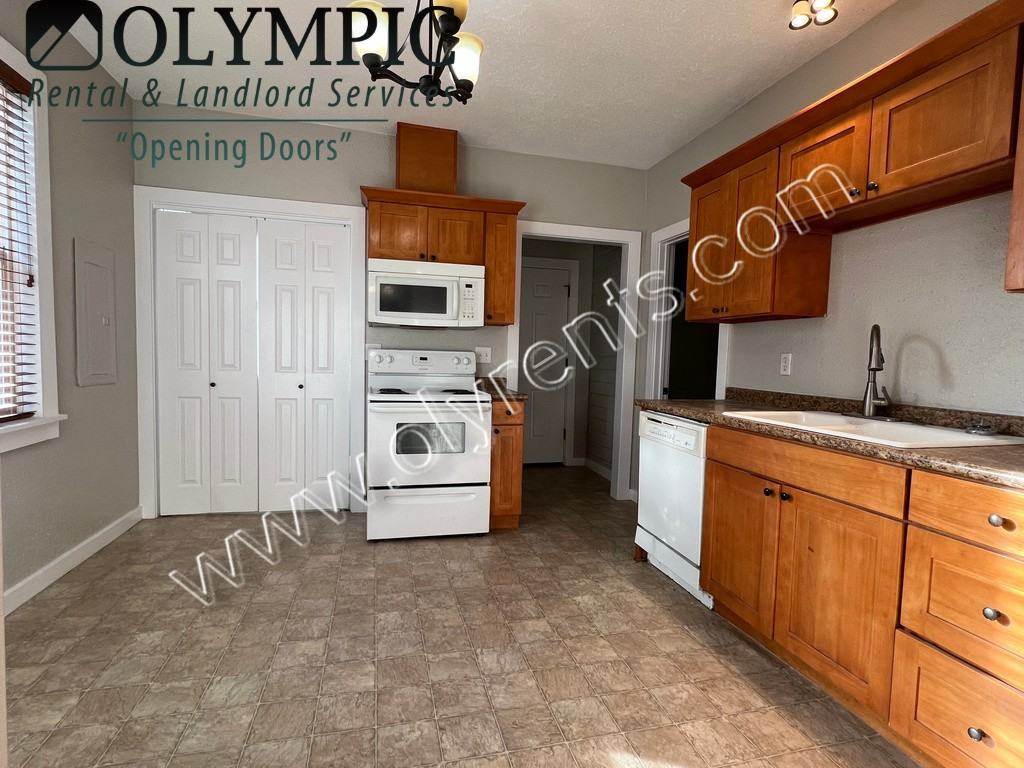 1720 S L St - Photo 4 of 12