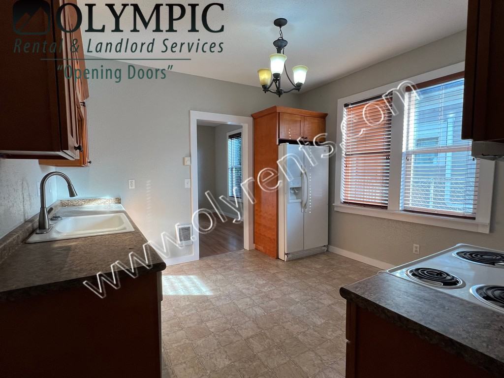 1720 S L St - Photo 5 of 12