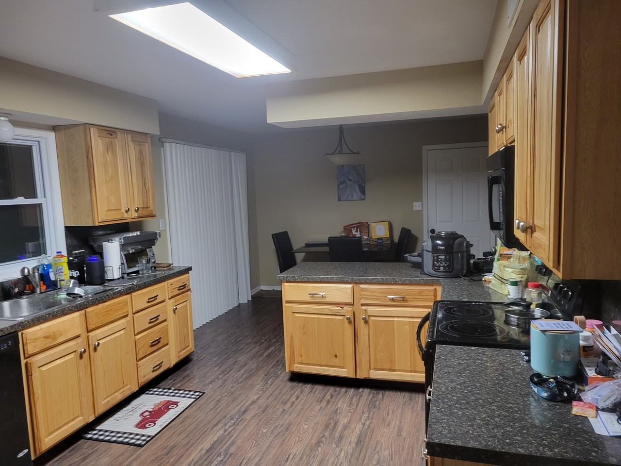 10818 Wheeling Avenue - Photo 2 of 11