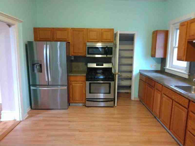 417 W Walnut St - Photo 3 of 11