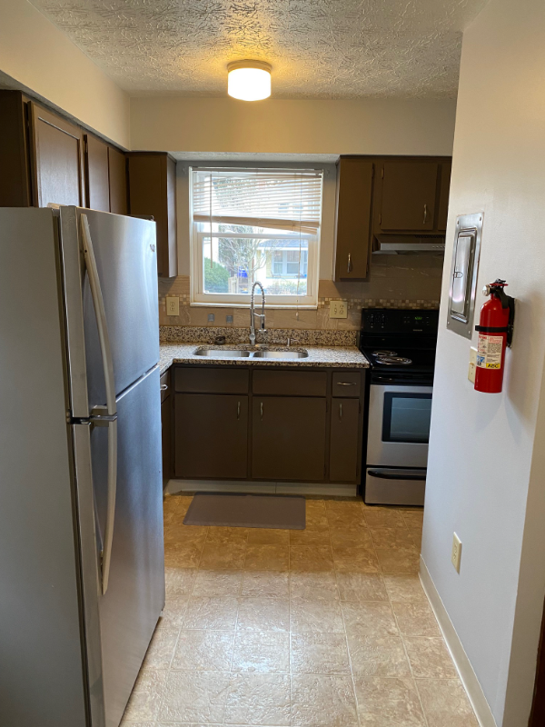 136 W Pacemont Rd - Photo 5 of 31