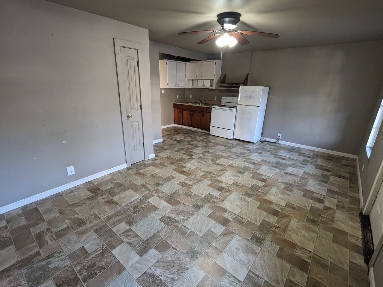 105 Louisa StrApt A #A - Photo 3 of 10