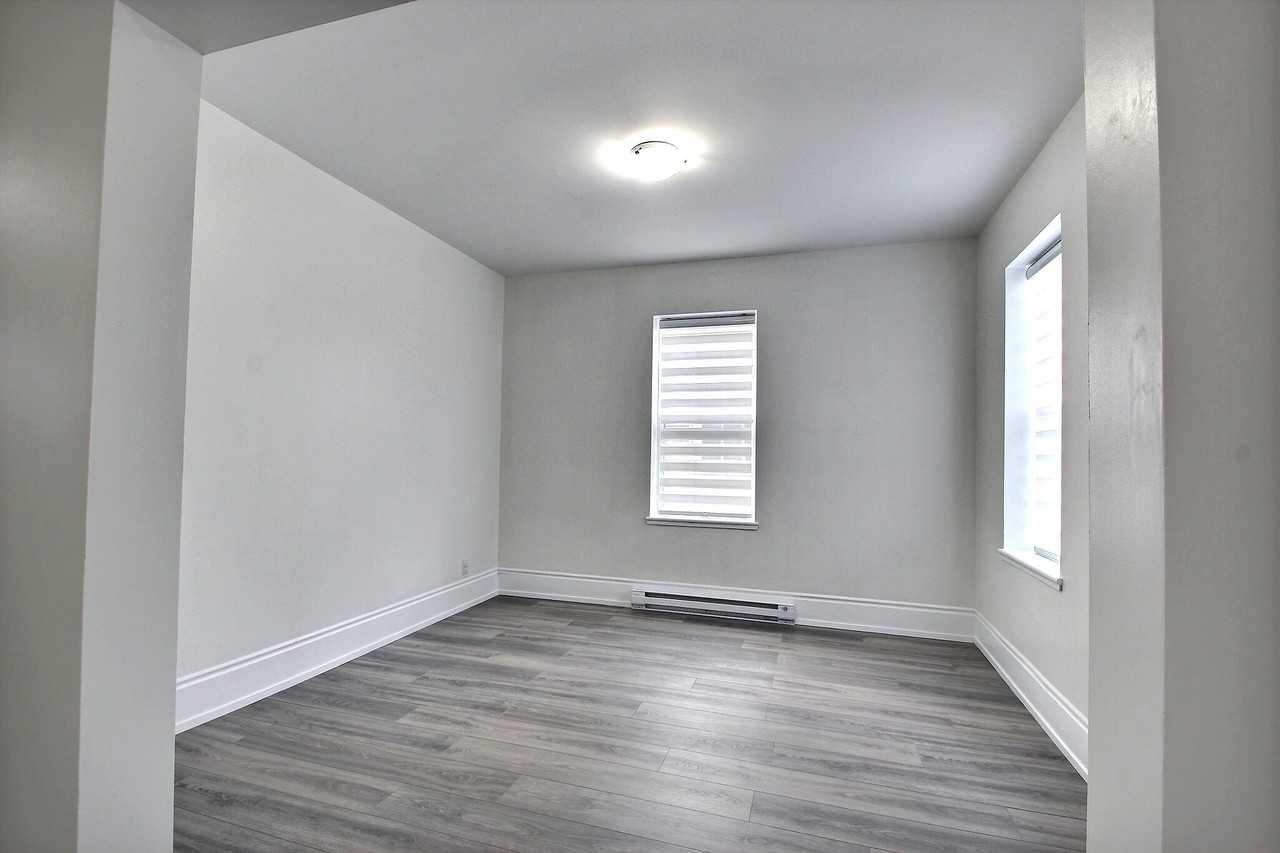 149 St George St #149A - Photo 2 of 5