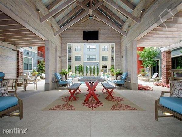 932 E 15th St - Photo 2 of 10