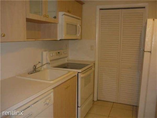 200 Lakeview Dr - Photo 3 of 7