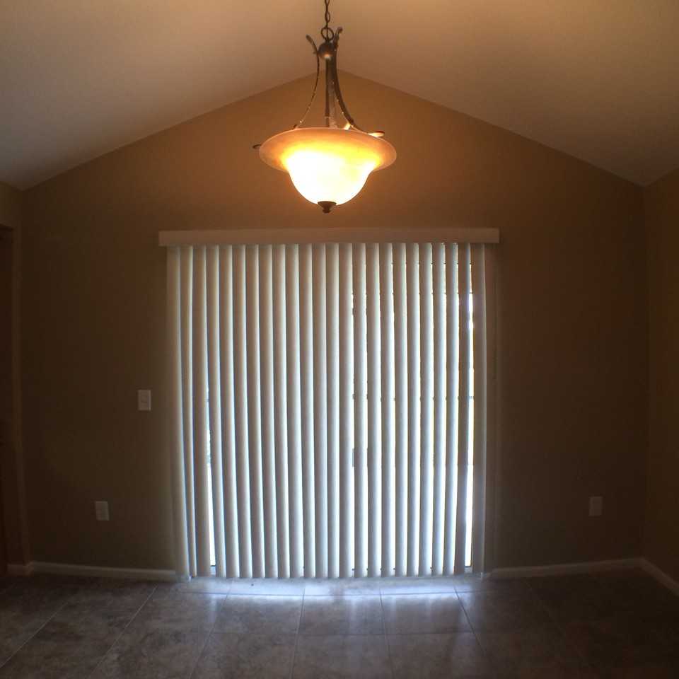 7436 Sunnybrook Blvd - Photo 3 of 17