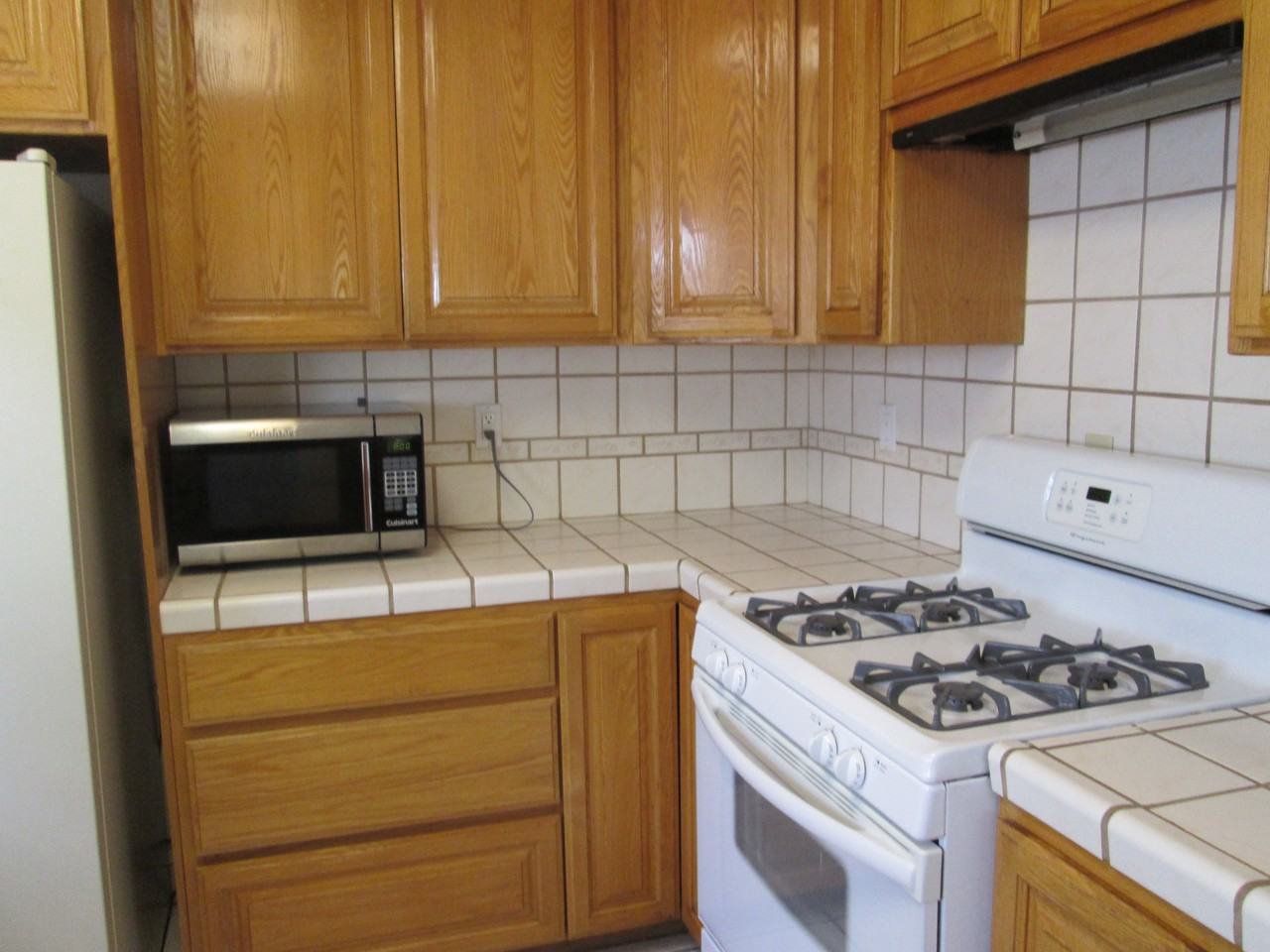 933 Planetree Pl - Photo 3 of 9