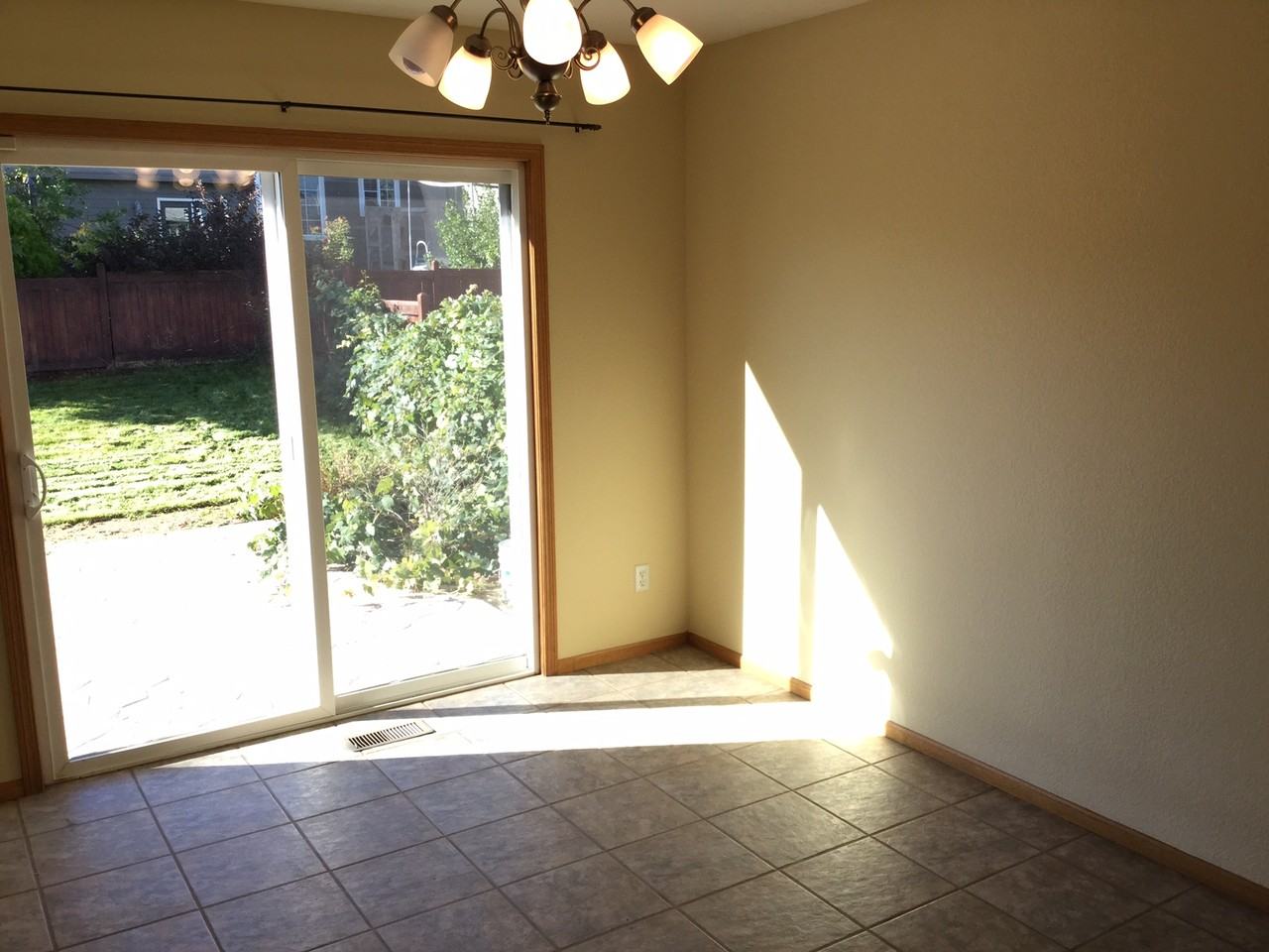 525 Saturn Dr - Photo 3 of 15