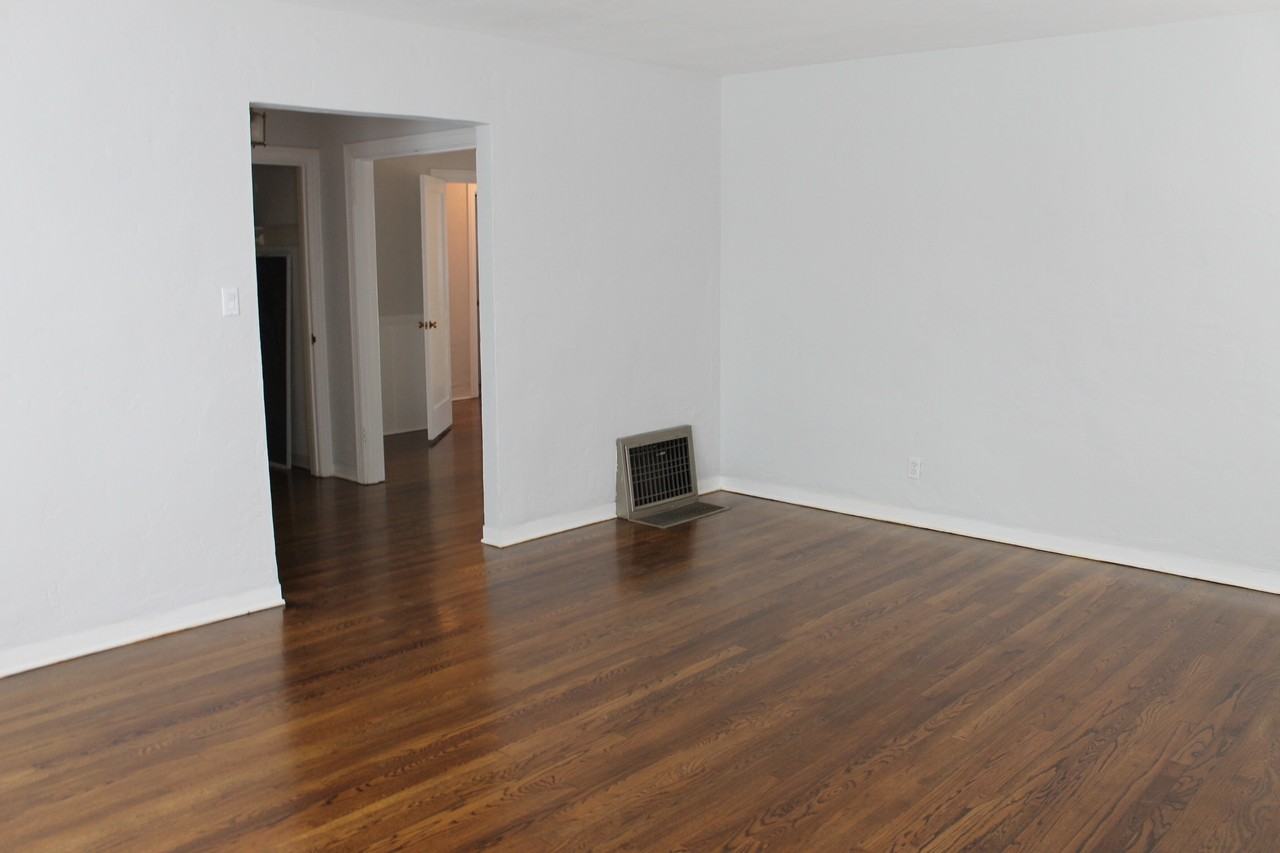 121 Euclid Ave - Photo 3 of 16