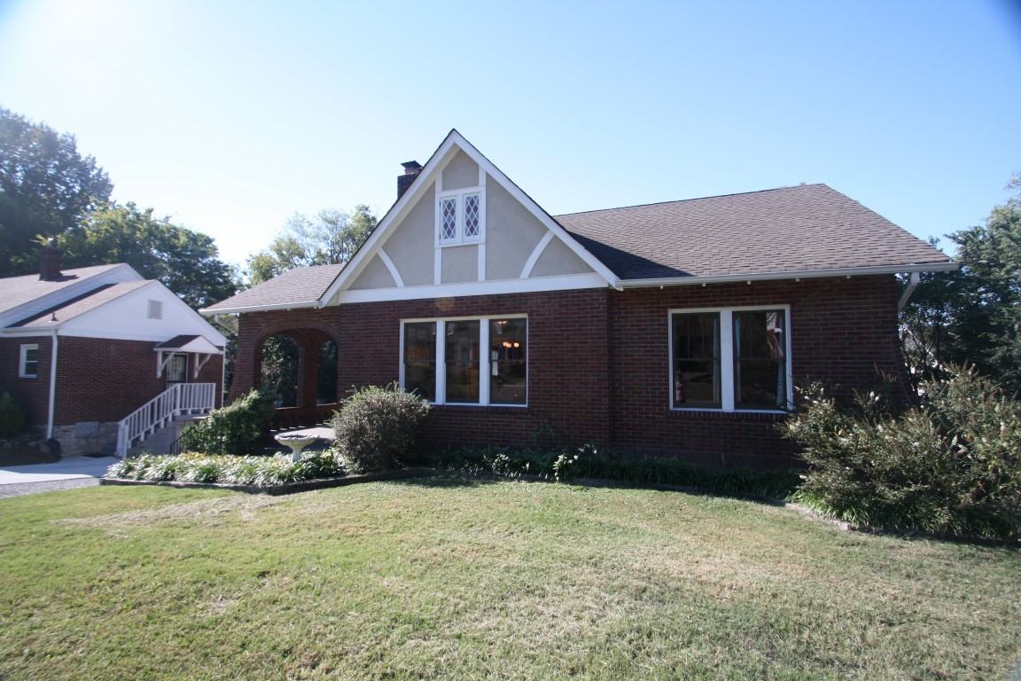 1002 Burchwood Ave - Photo 2 of 26