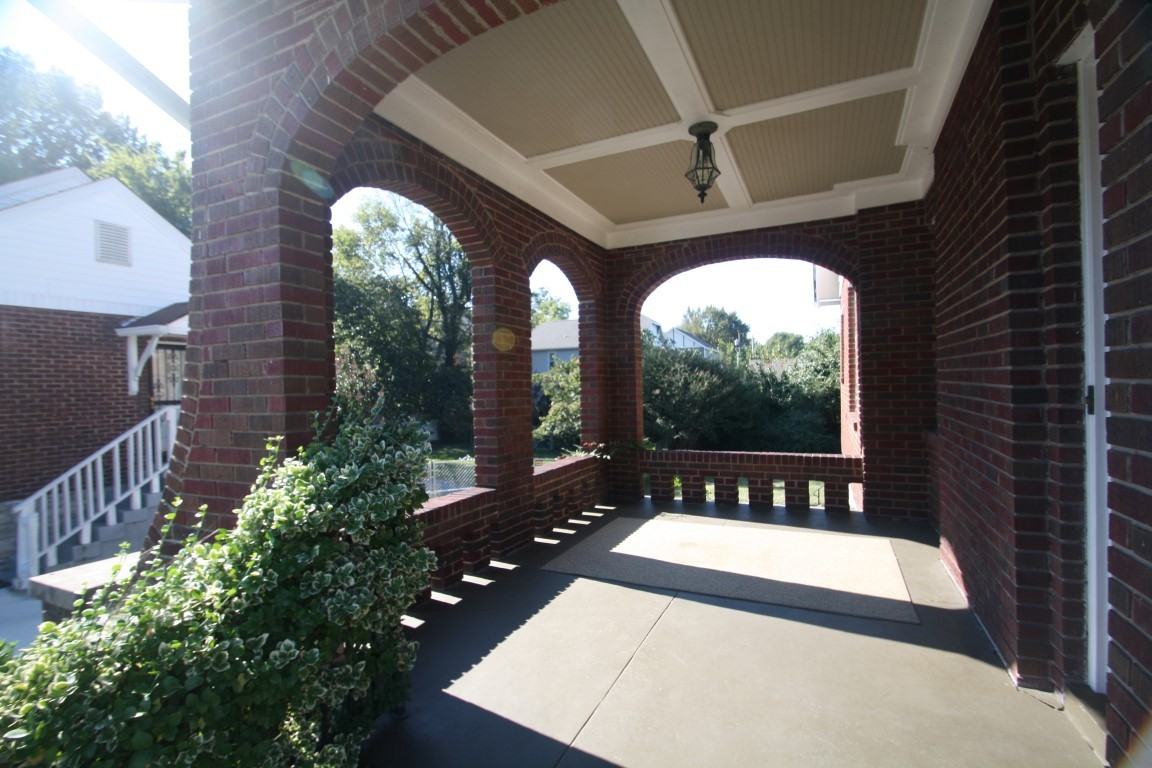 1002 Burchwood Ave - Photo 3 of 26