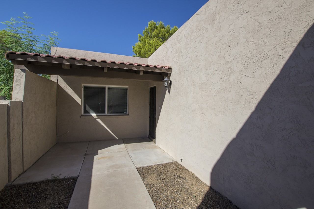 2906 S Price Rd - Photo 3 of 16