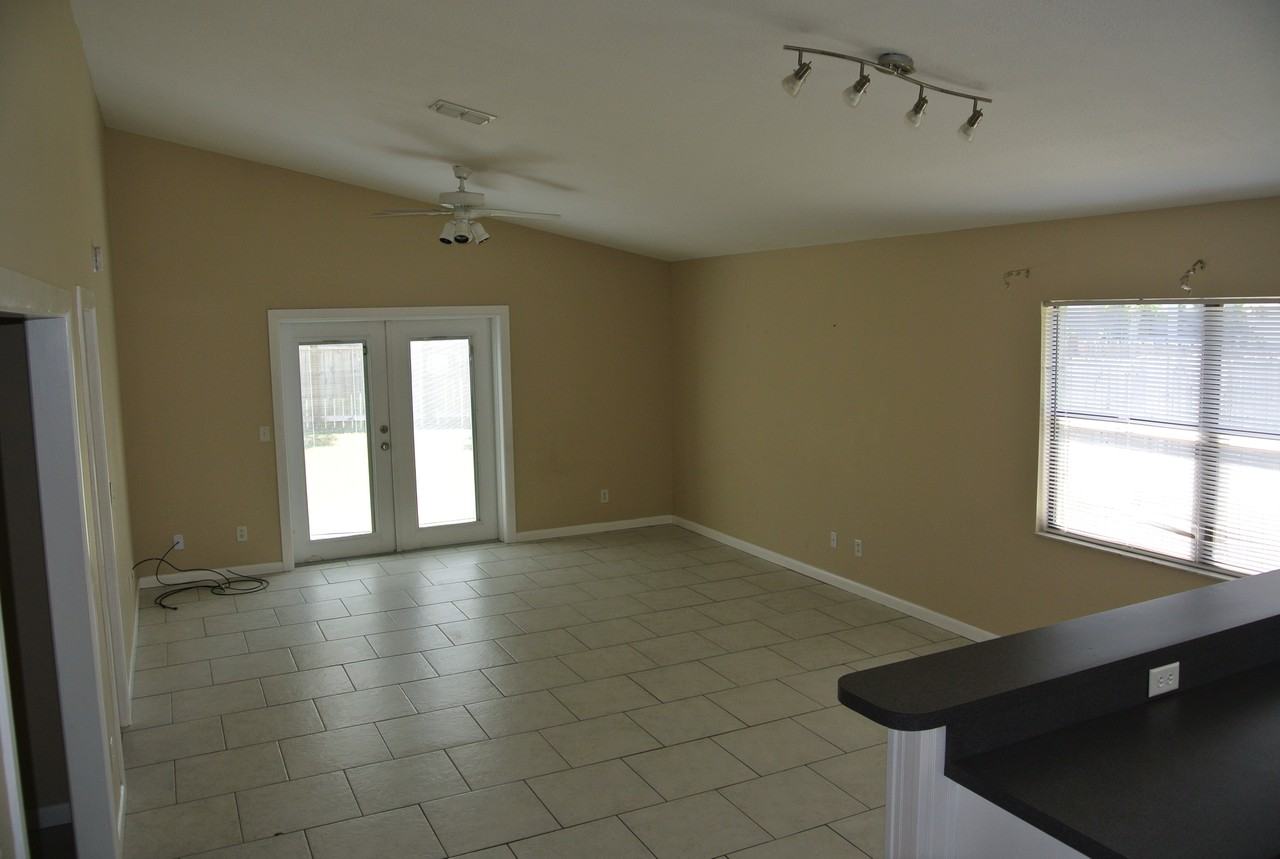 1301 Keel Pl - Photo 2 of 17