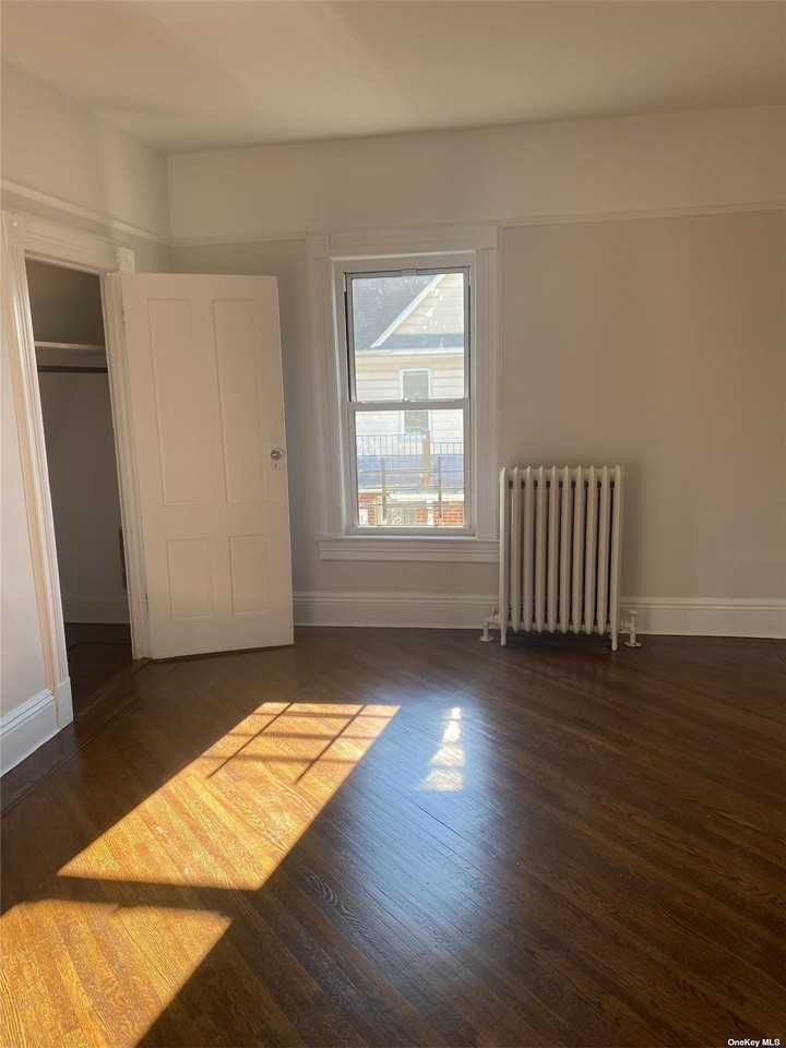 8926 190th St 2nd Fl - Photo 3 of 7