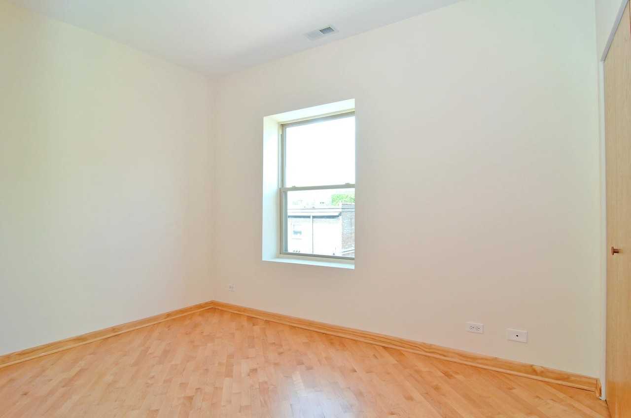 7046 North Paulina Street #2 - Photo 3 of 15