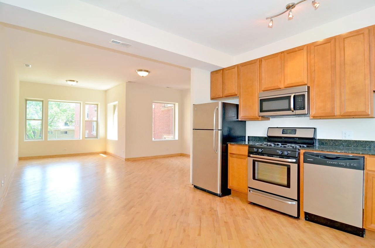 7046 North Paulina Street #2 - Photo 2 of 15