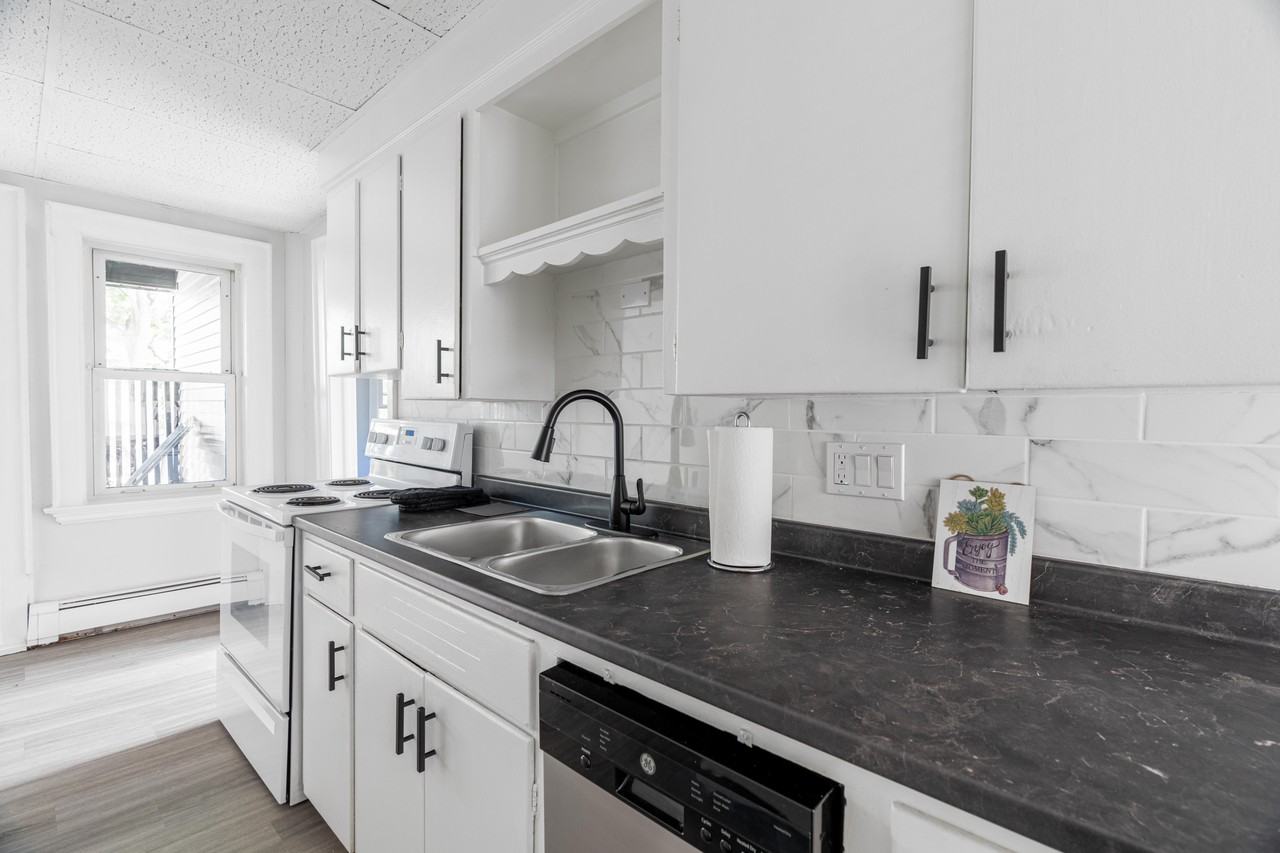 425 McKenzie Ave-WORTLEY - Photo 2 of 21