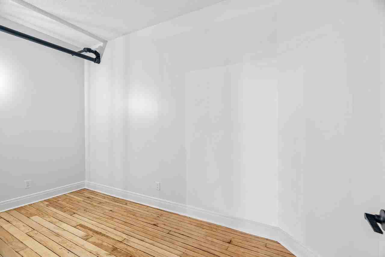 330 Clarence - Photo 3 of 50