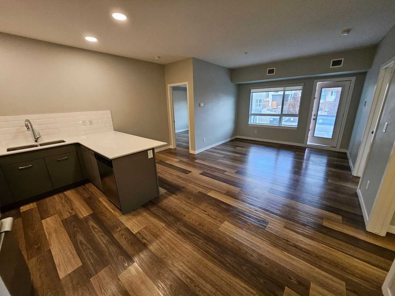 LUXURY 2 BED/2BATH - Photo 2 of 17