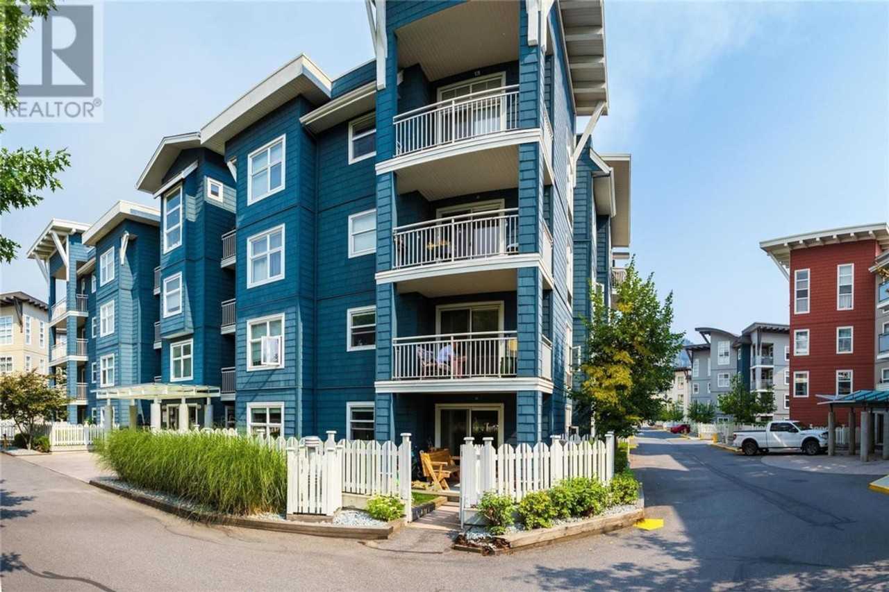CENTRALLY LOCATED 2 BED PLUS DEN / 2 BATH CONDO CORNER UNIT - Photo 2 of 20