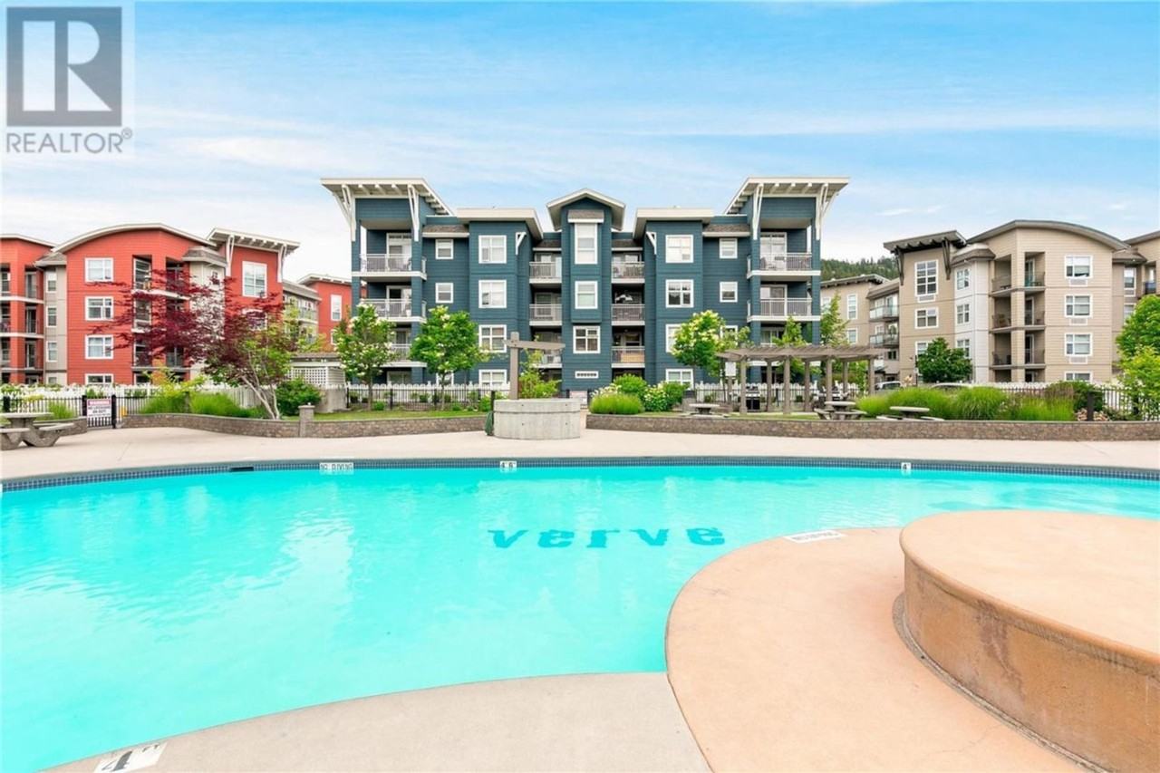 CENTRALLY LOCATED 2 BED PLUS DEN / 2 BATH CONDO CORNER UNIT - Photo 3 of 20