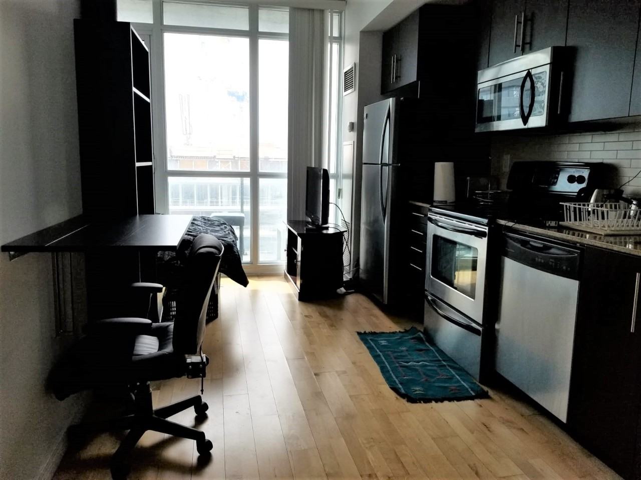 65 Bremner Blvd - Photo 3 of 23