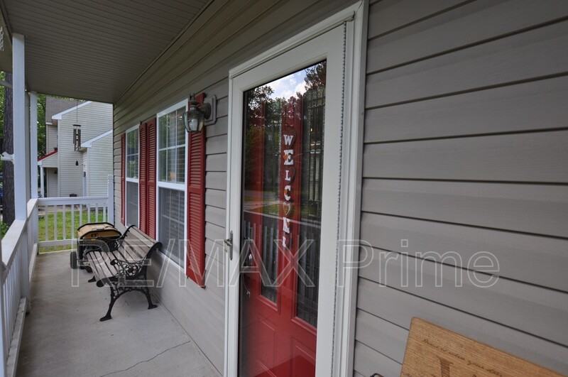 1051 Washington Dr - Photo 2 of 17