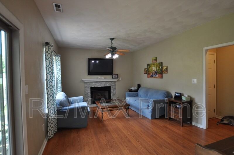 1051 Washington Dr - Photo 3 of 17