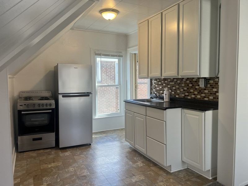 441 Elm St - Photo 3 of 10