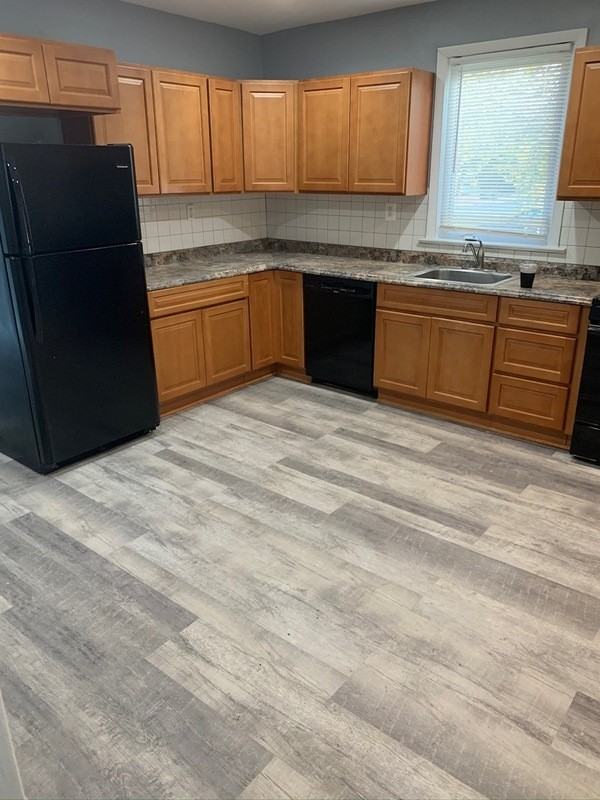 135 N Academy St - Photo 2 of 16