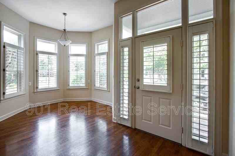 137 Harbor Point Ln - Photo 3 of 29