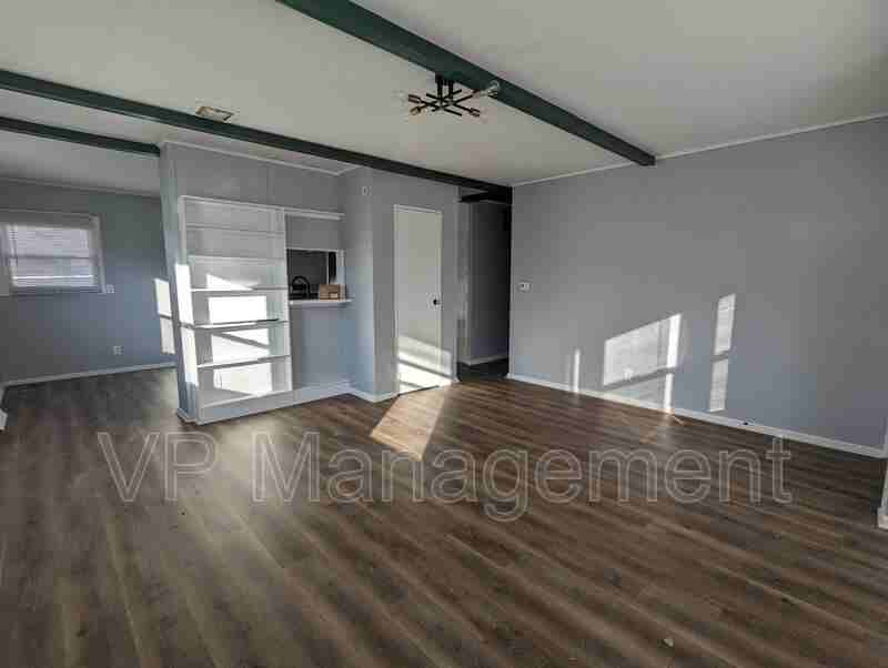 1536 Spring St - Photo 2 of 9