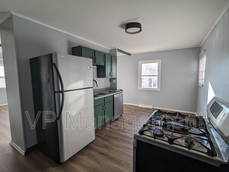 1536 Spring St - Photo 3 of 9