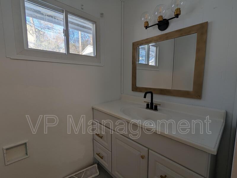 1536 Spring St - Photo 4 of 9