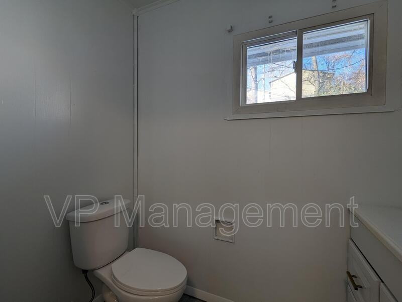 1536 Spring St - Photo 5 of 9