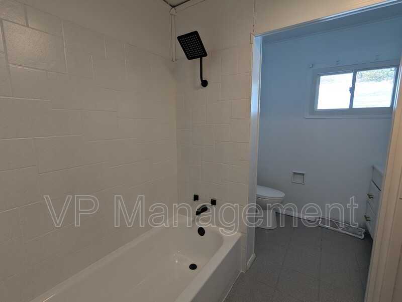 1536 Spring St - Photo 6 of 9