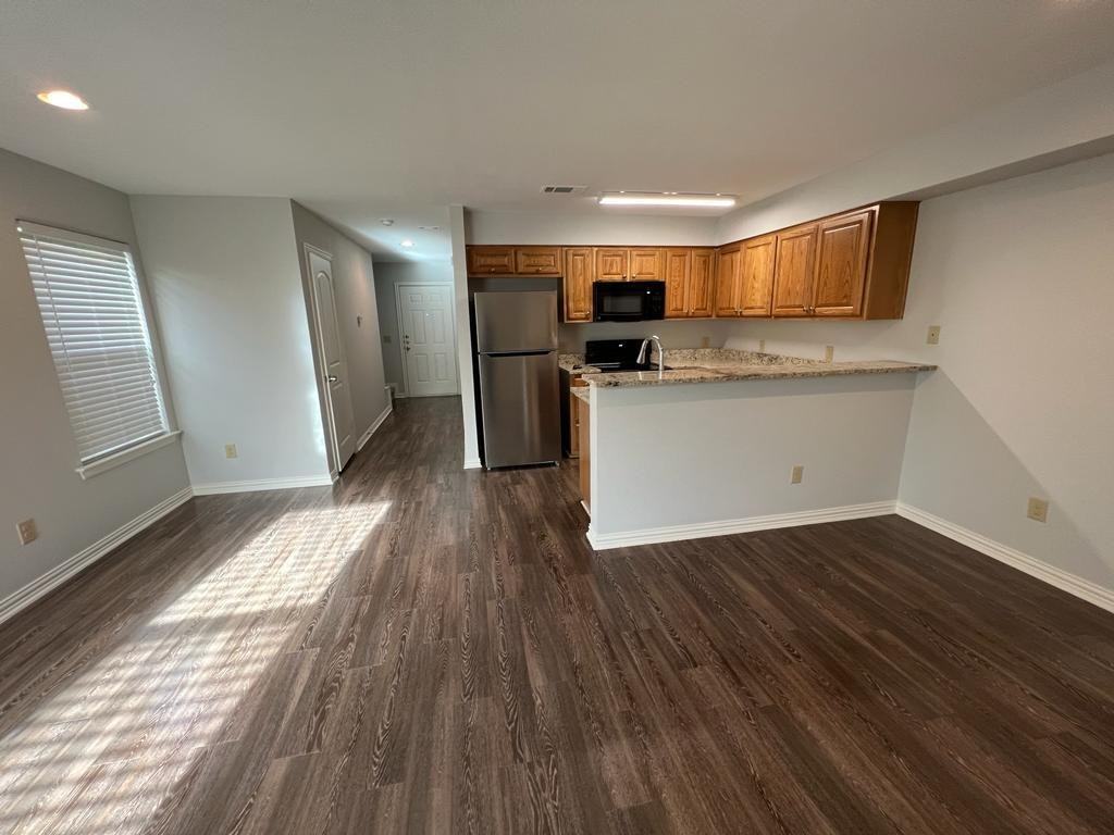 1716 South Waco Street - Photo 3 of 23