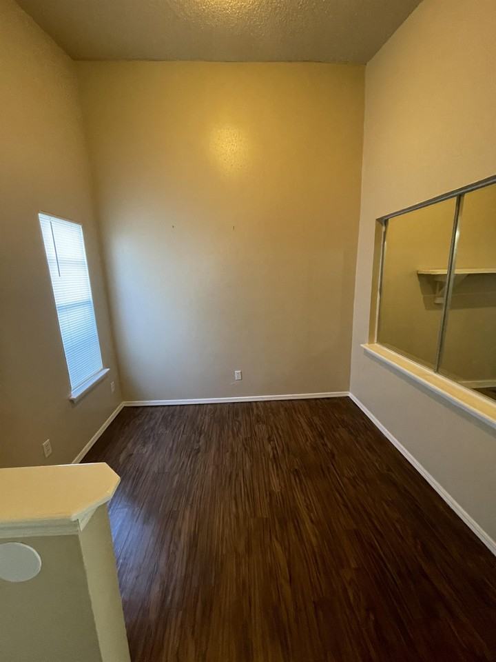 8201 S Klein Ave - Photo 2 of 7