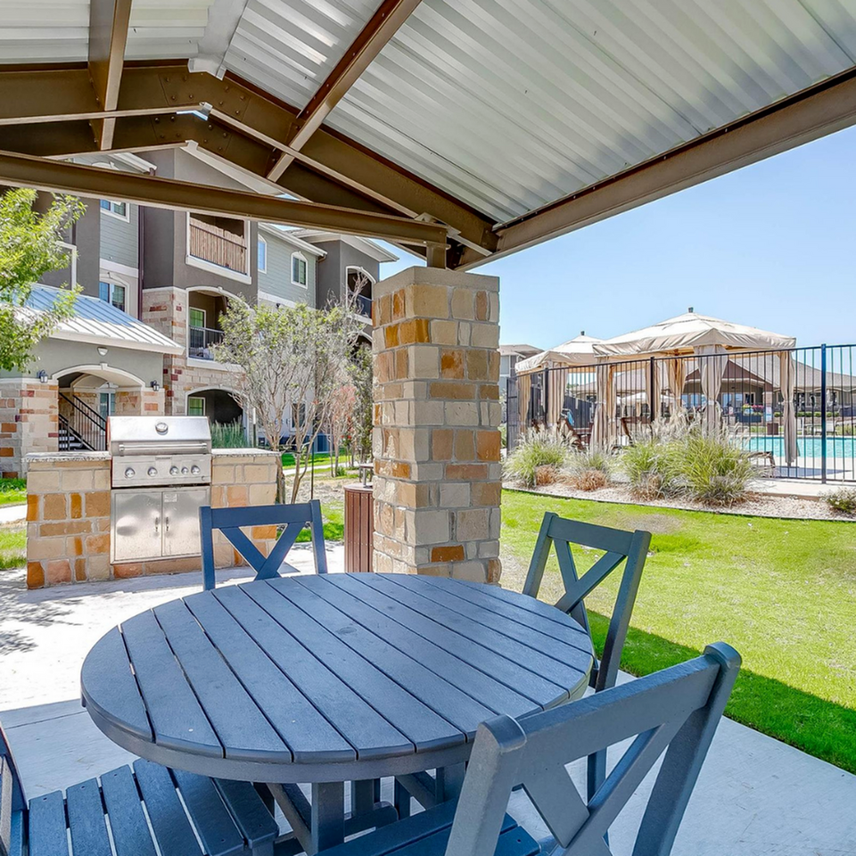 Lone Oak Apartments - Photo 4 of 32