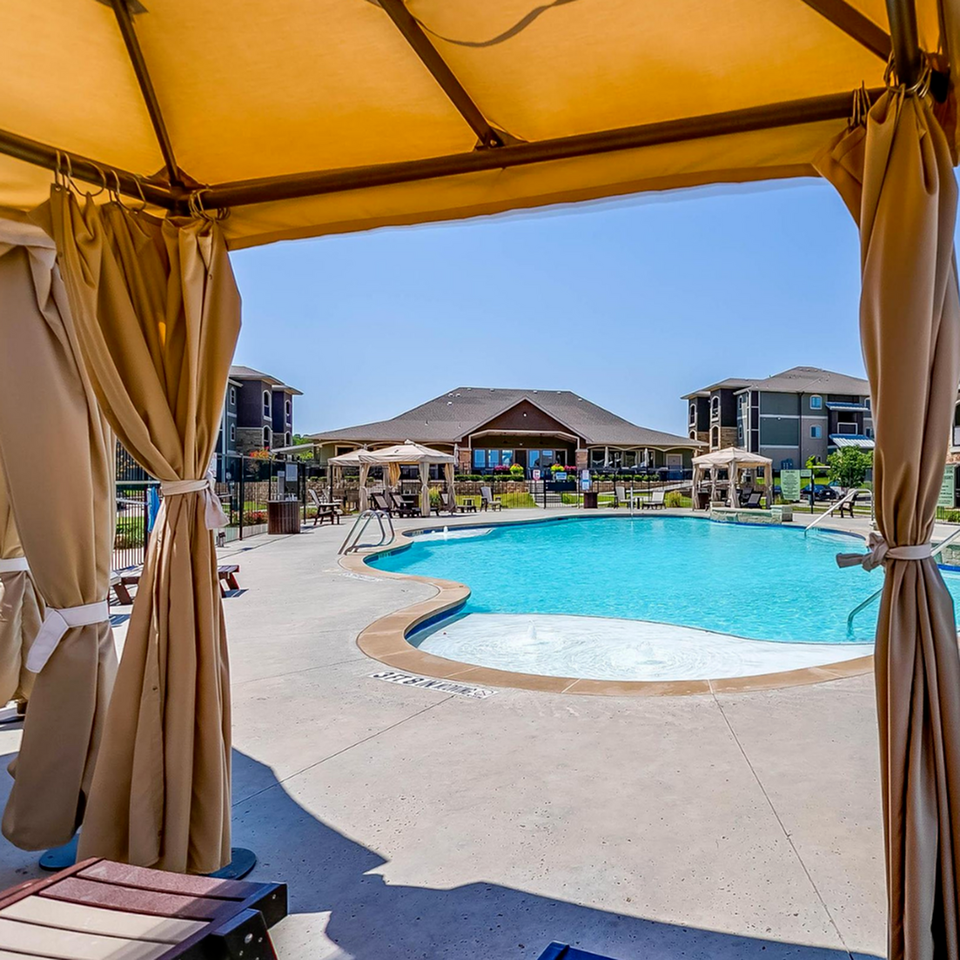 Lone Oak Apartments - Photo 7 of 32