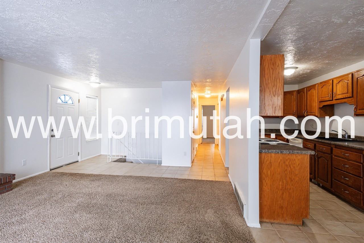 4670 S 3075 E #4670 - Photo 4 of 25