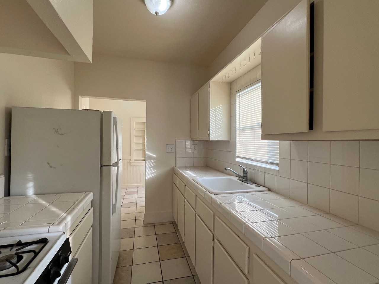 611 E Street - 1 #1 - Photo 6 of 13